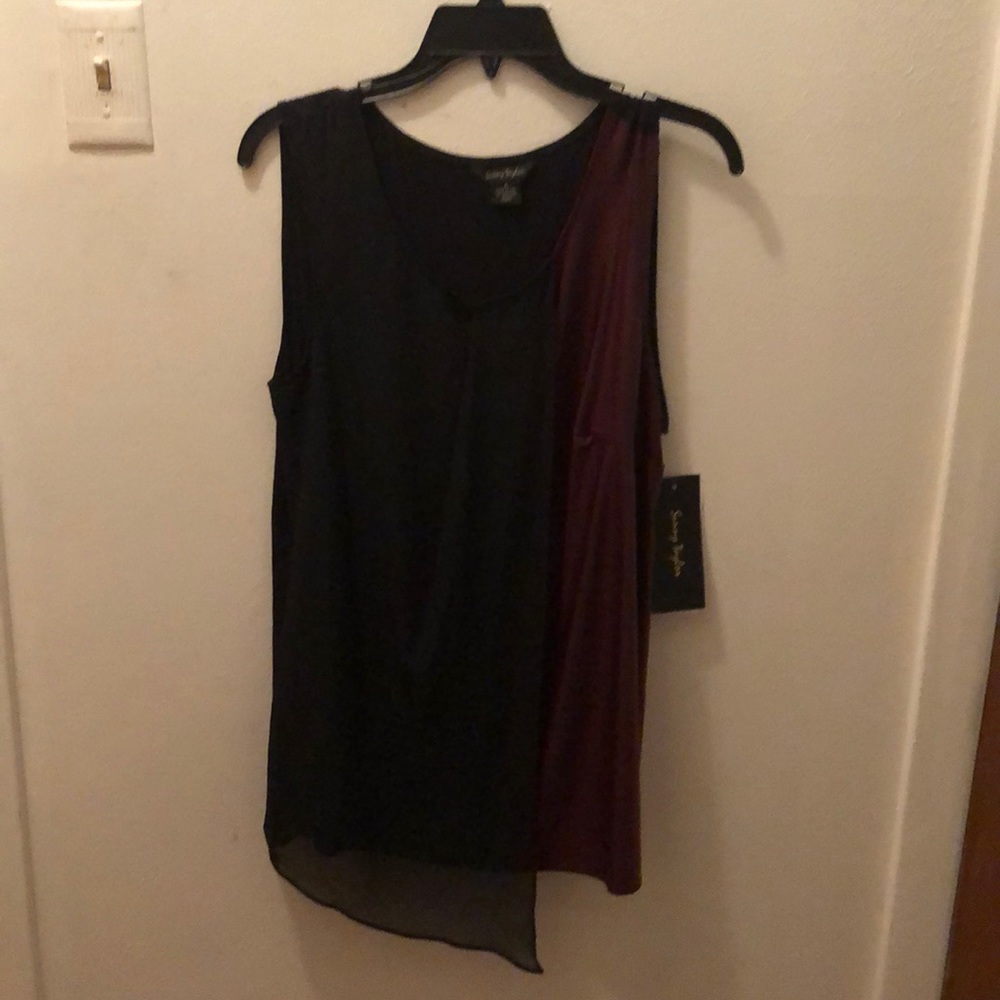 Pretty two tone burgundy and black top